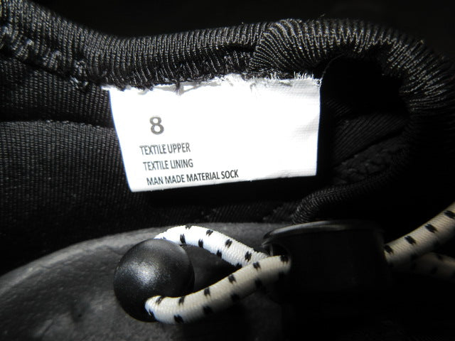 Load image into Gallery viewer, All In Motion Aurora Shoes Beach Shoes - Size 8
