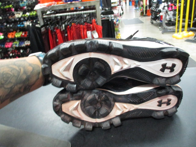 Load image into Gallery viewer, Used Under Armour Size 7 Cleats - Has Wear On Toe
