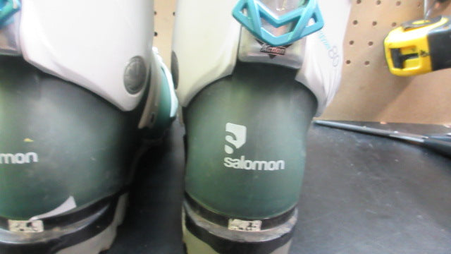 Load image into Gallery viewer, Used Salomon Quest 80w Energyzer Ski Boots - Size 24
