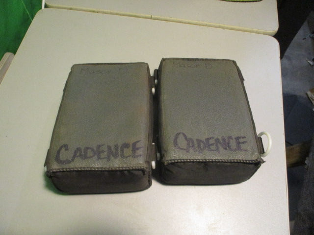 Load image into Gallery viewer, used Easton Knee Savers Size Small Pair
