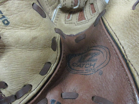 Used Wilson EZ Catch Tee Ball Glove RHT 10"