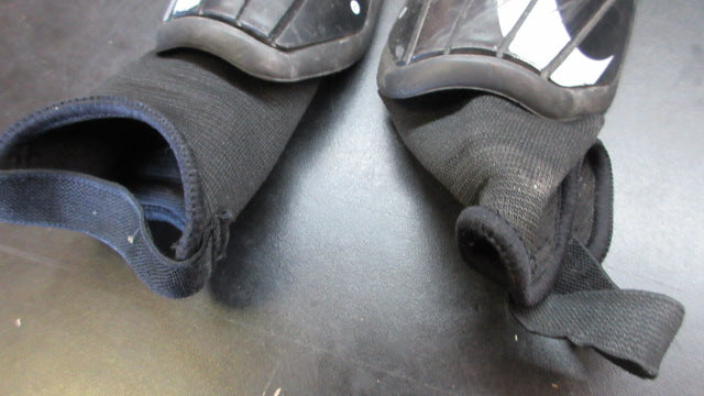 Load image into Gallery viewer, Used Nike Charge Soccer Shin Guards - Youth Small
