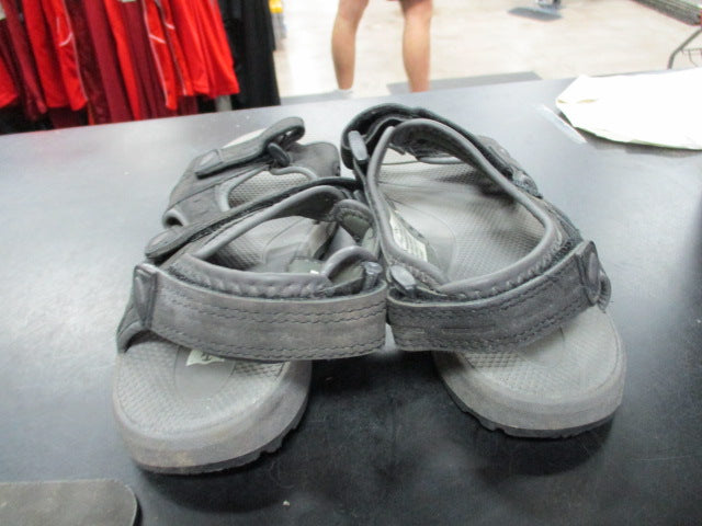 Load image into Gallery viewer, Used London Underground Size 4 Sandals
