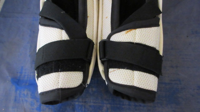 Load image into Gallery viewer, Used CCM Tacks 1052 Elbow Pads Adult Size Small - small wear
