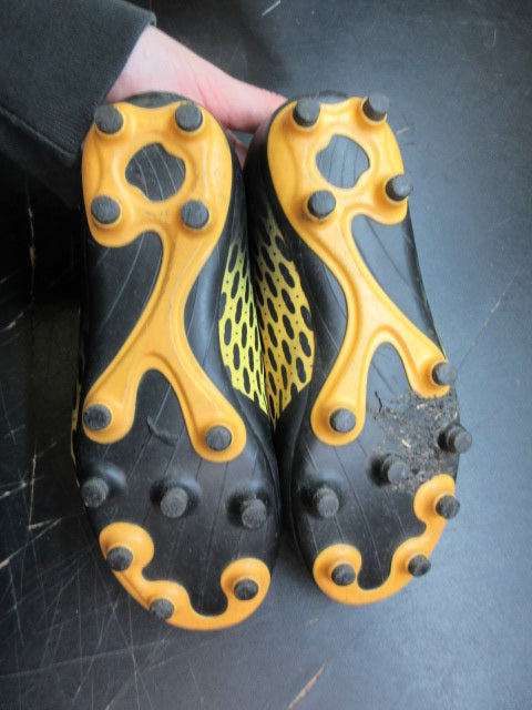 Load image into Gallery viewer, Used Puma Spirit III FG Soccer Cleats - Size Youth 1
