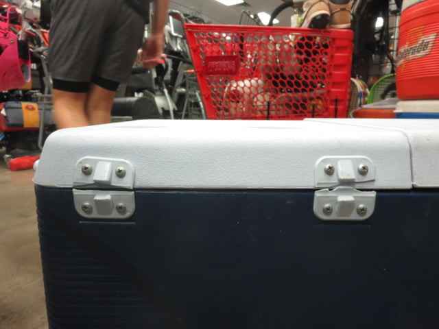 Load image into Gallery viewer, Heavy Use Rubbermaid Rolling Ice Chest with Cold Chill Removable Lids
