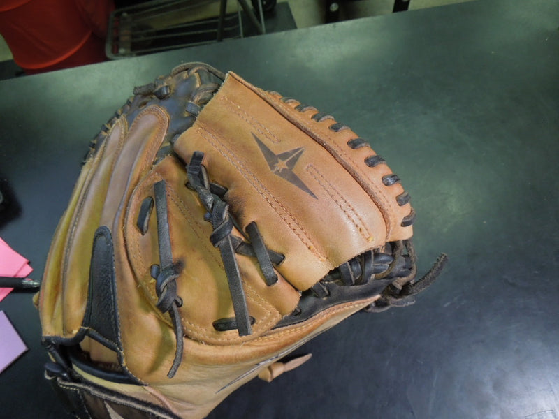 Load image into Gallery viewer, Used All Star Pro Series 32" RHT CM3200SBT Catcher's Mitt
