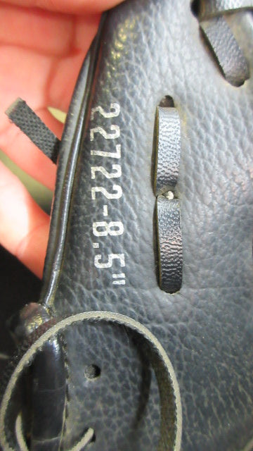 Load image into Gallery viewer, Used Franklin Ready To Play 8.5&quot; Youth Glove - RHT
