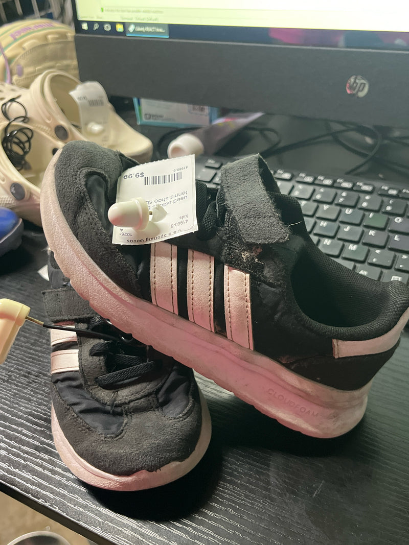 Load image into Gallery viewer, used adidas black tennis shoe size 1
