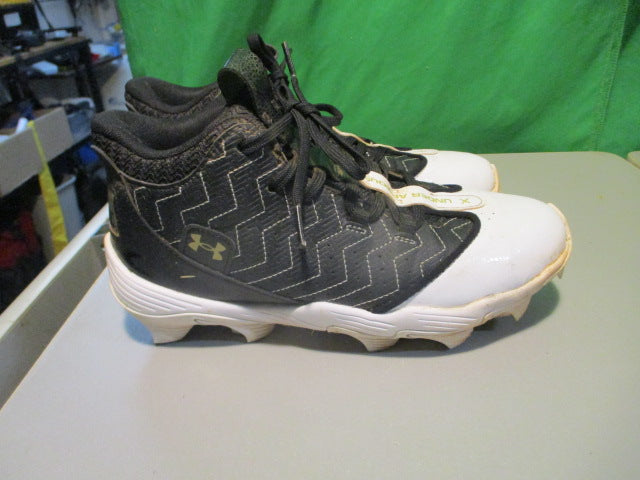 Load image into Gallery viewer, Used Under Armour BH Show Size Youth 5.5 Cleats
