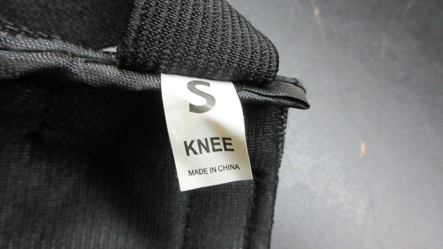 Load image into Gallery viewer, Used New Fashion Bosoner Skating Knee Pads - Size Small
