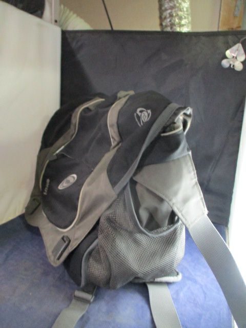 Load image into Gallery viewer, Used Osprey Resource Messenger Laptop Bag - small inside wear
