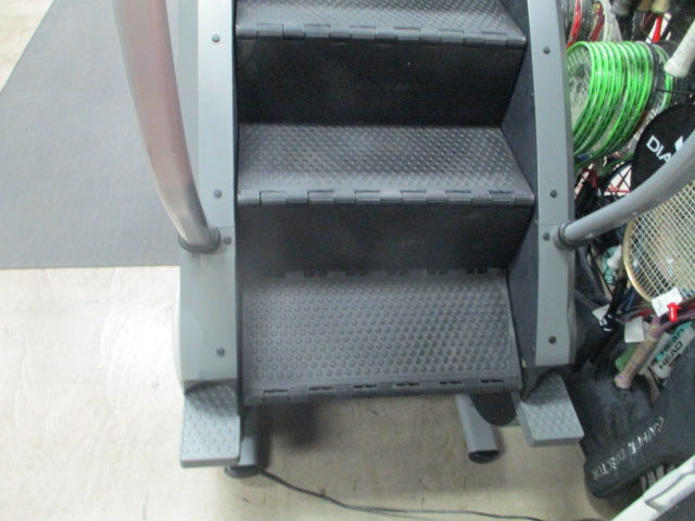 Load image into Gallery viewer, Used StairMaster SM5 StepMill  w/10&quot; Touch Screen

