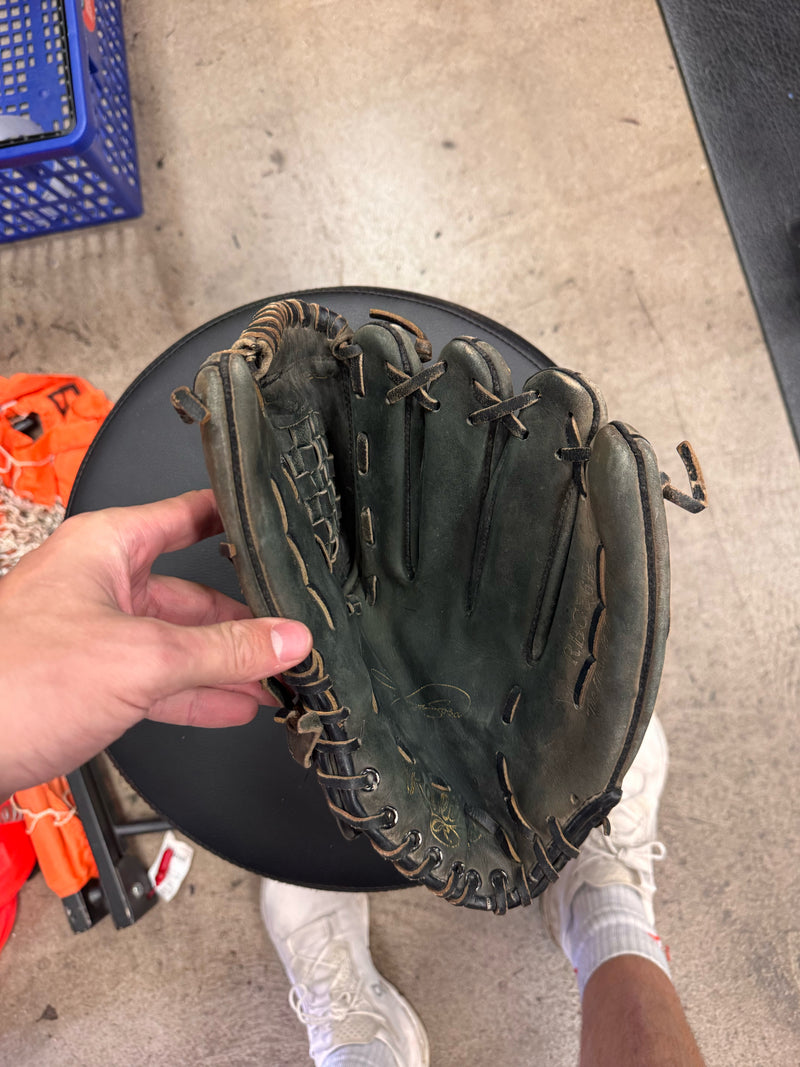 Load image into Gallery viewer, Used Rawlings Signature Series Sammy Sosa
