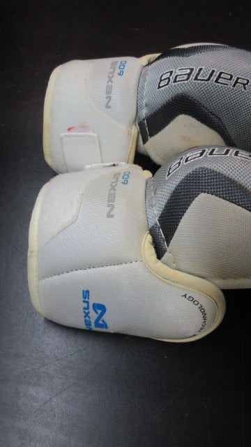 Load image into Gallery viewer, Used Bauer Nexus 600 Hockey Elbow Pads - Size Medium
