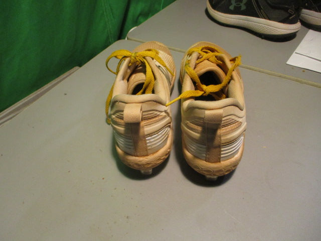 Load image into Gallery viewer, Used New Balance Size 7 Metal Cleats
