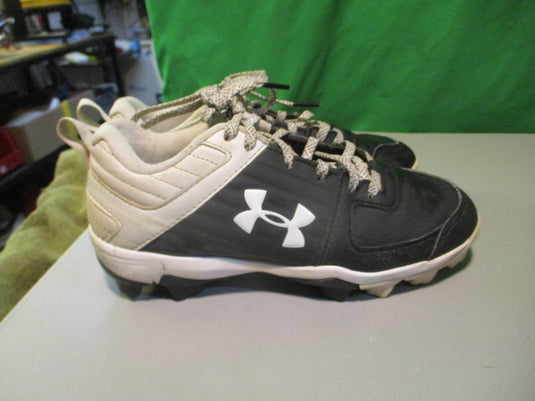Used Under Armour Size Youth 2.5 Cleats