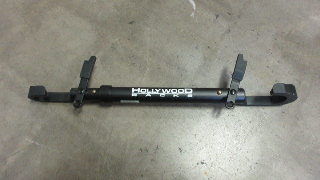 Load image into Gallery viewer, Used Hollywood Racks Bike Adapter - crack

