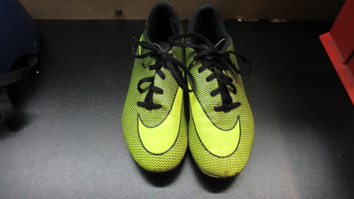 Used Nike Soccer Cleats - Youth Size 6