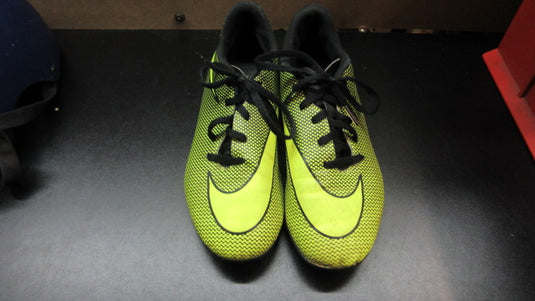 Used Nike Soccer Cleats - Youth Size 6