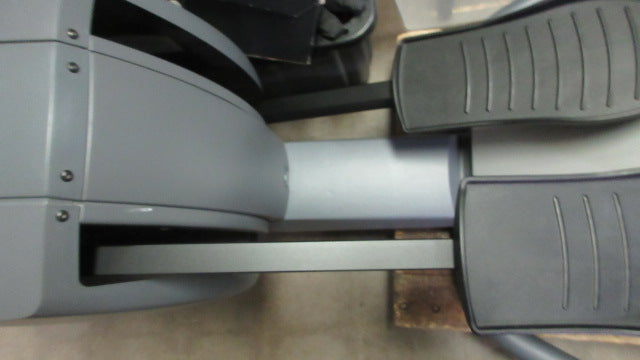 Load image into Gallery viewer, Used Precor EFX 5.23 IOncline Ellipticall Crosstrainer
