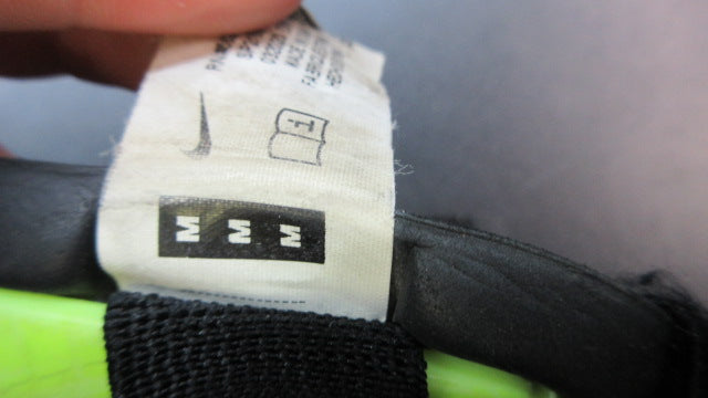 Load image into Gallery viewer, Used Nike Shin Guards - Medium
