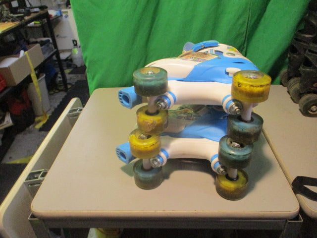 Load image into Gallery viewer, Used 4-Pejiijar Size 1-4 Quad Roller Skates
