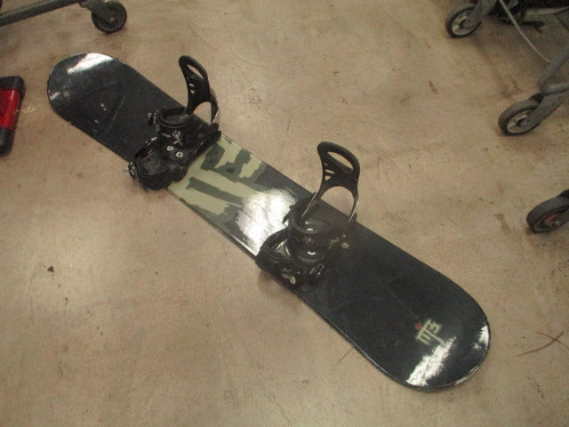 Load image into Gallery viewer, Used M3 Dischord 155cm Snowboard w/ Lamar Bindings
