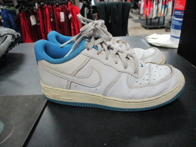 Load image into Gallery viewer, Used Nike Air Force 1 Size Youth 2 Sneakers
