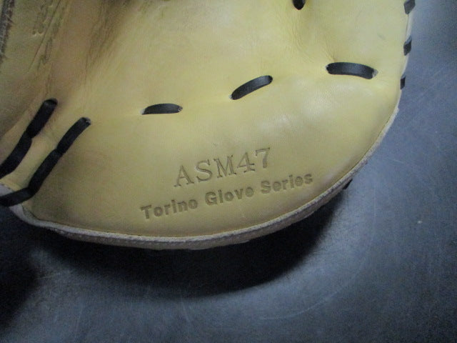 Load image into Gallery viewer, Used Akadema ASM47 Torino Glove Series Catchers Mitt 33" RHT
