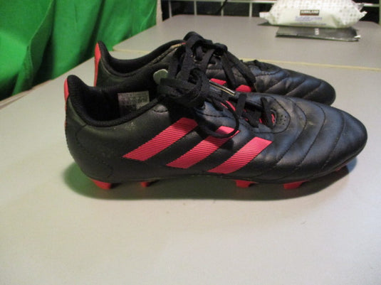 Used Adidas Pink/Black Size 5 Soccer Cleats