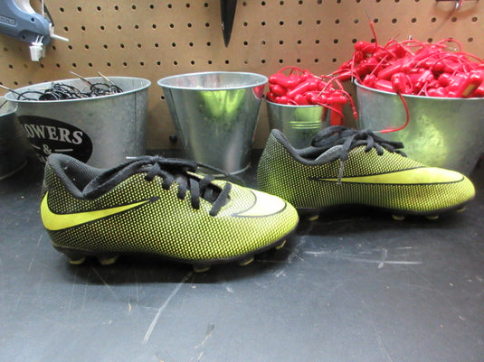 Used Nike Bravata II Soccer Cleats - Size Youth 1