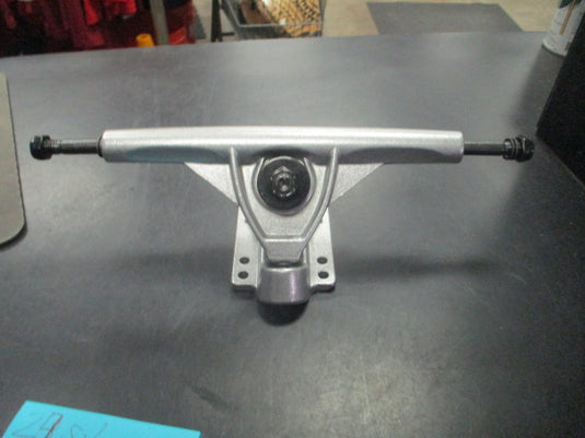 New SKATEBOARD TRUCKS Set of 2 Silver