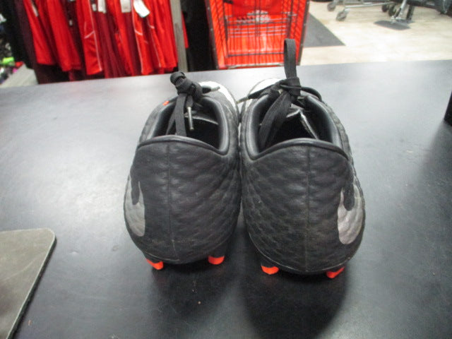 Load image into Gallery viewer, Used Nike HyperVenom Size 6.5 Soccer Cleats
