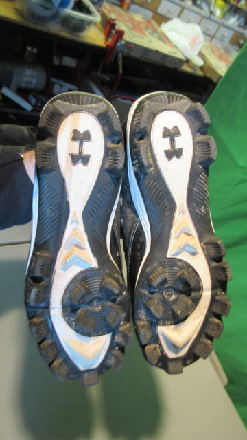 Used Under Armour Size 3 black Cleats