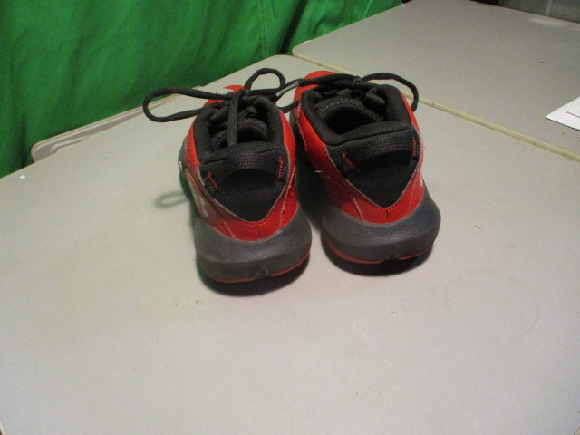 Load image into Gallery viewer, Used Under Armour Size 3Y Basketball Shoes
