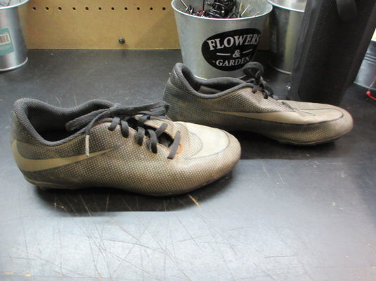 Used Nike Bravata Soccer Cleats - Size Youth 5
