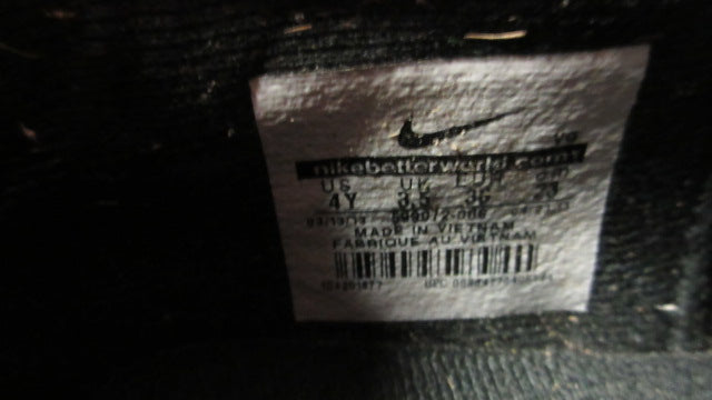 Load image into Gallery viewer, Used Nike Soccer Cleats Size Youth 4 - Black
