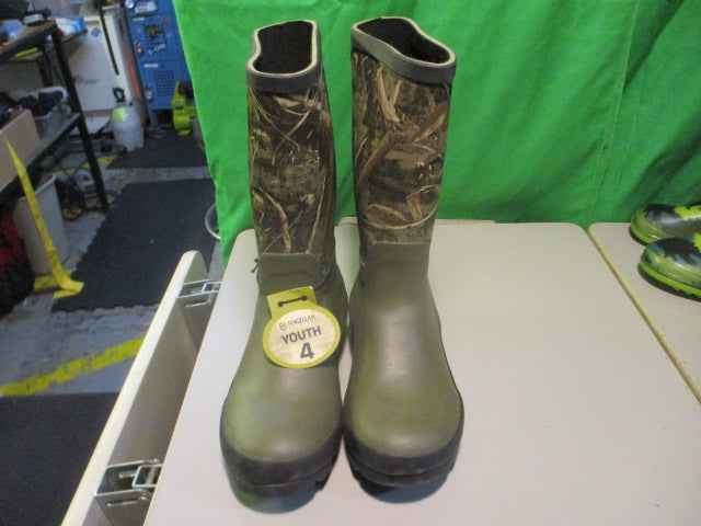 Load image into Gallery viewer, Magellan Ourdoors Size Youth 4 Rain Boots
