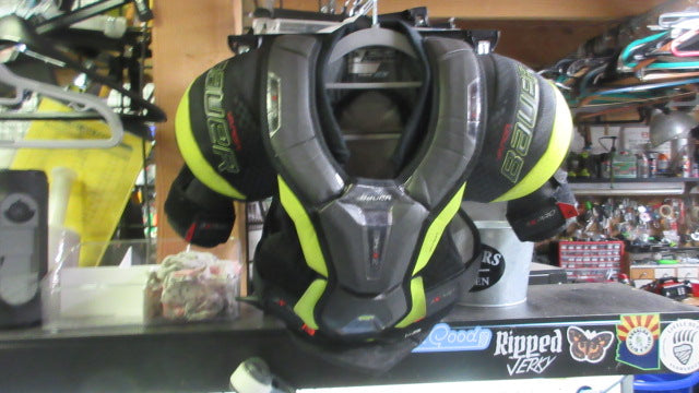 Load image into Gallery viewer, Used Bauer Vapor 3X Pro Hockey Shoulder Pads - Size JR Small
