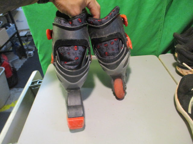 Load image into Gallery viewer, Used Roller Derby Adjustable 12-2 Roller W/ Quad Attachment
