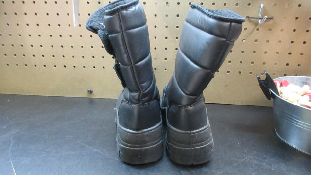 Load image into Gallery viewer, Used WFS Winter Snow Boots - Size 4
