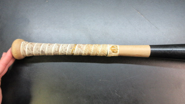 Load image into Gallery viewer, Used Louisville Slugger Genuine 29"  Wood Bat
