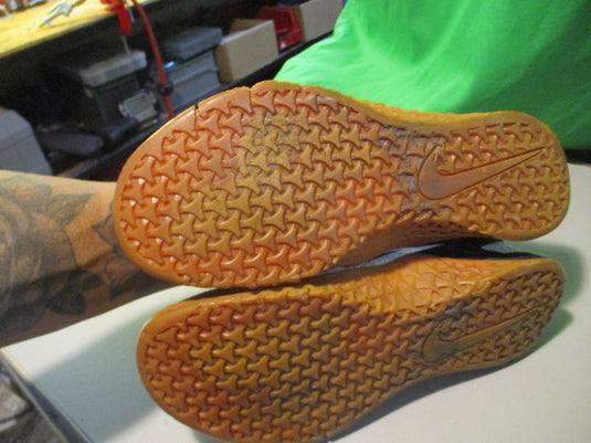 Used Nike  Metcon 4  Size 9.5 Rnning Shoes