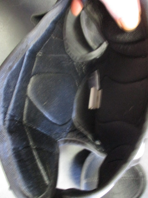 Load image into Gallery viewer, Used CCM NHL LTP Size Youth Medium Hockey Shoulder Pads
