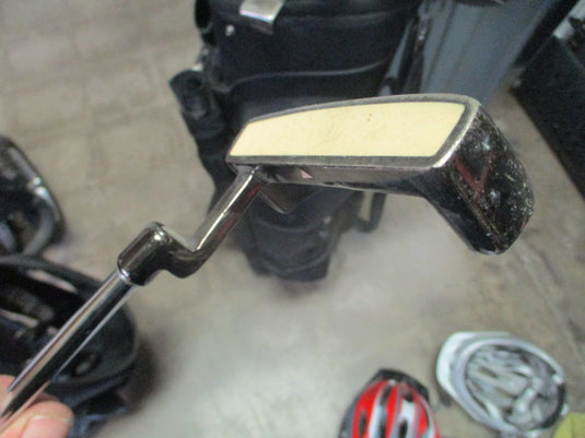 Used Black Velvet 220 RH Putter