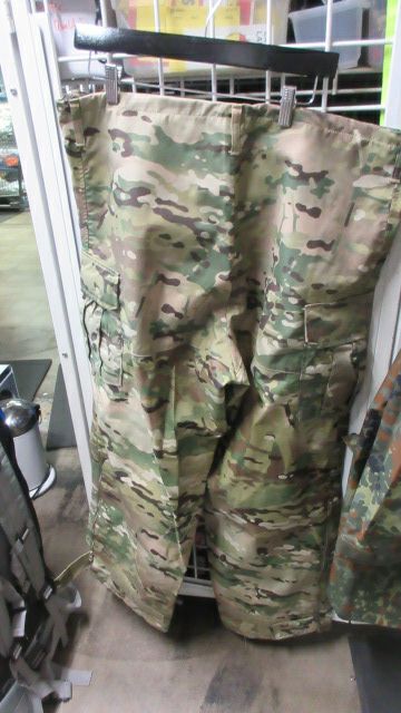 Load image into Gallery viewer, Used United Join Force APECS Trouser Camo Pants Adult Size Large/Long
