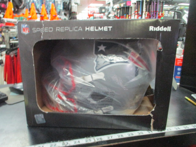 Load image into Gallery viewer, Used New England Patriots Riddell Speed Replica Helmet In Box Small Tear Inside
