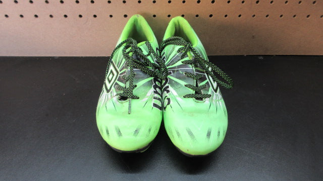 Load image into Gallery viewer, Used Umbro Arturo Soccer Cleats - Size 4
