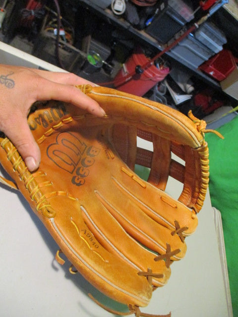 Load image into Gallery viewer, Used Wilson Boss A9840 12.5&quot; Glove - RHT
